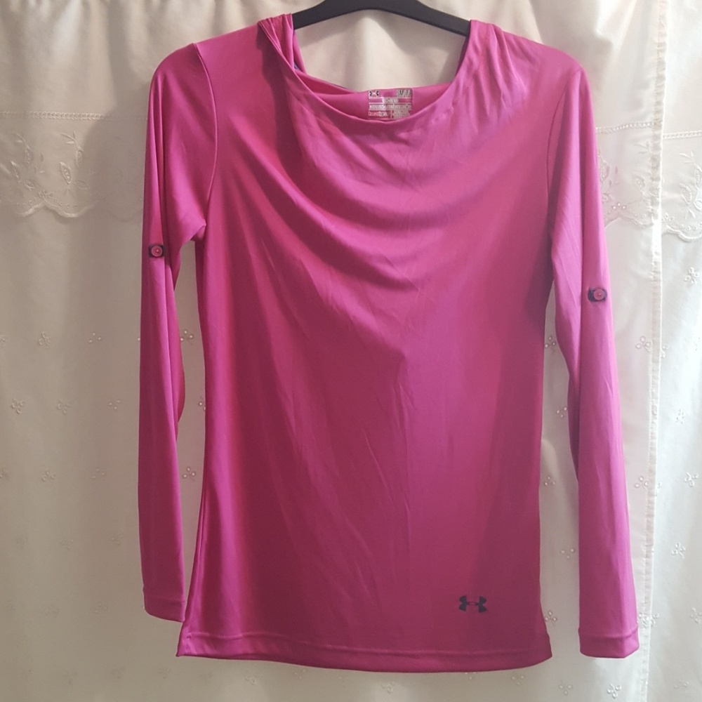 SALE 🏵Under Armour S Petite semi fitted top